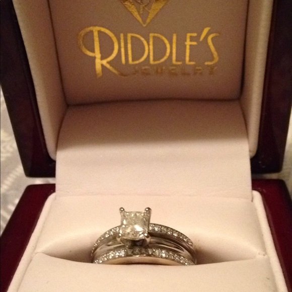 Wedding Set - Picture 2 of 2